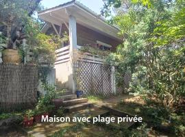 Maison du Lac avec plage privée，位于比斯卡罗斯的酒店