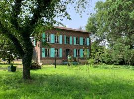 Les Bons Amis，位于Simard的酒店