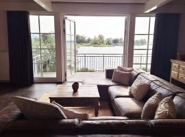 Strandhaus Chiemsee，位于于贝尔塞的酒店