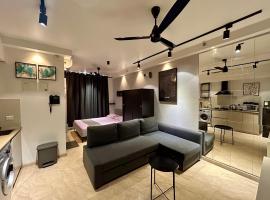 American studio apartment in Hiranandani thane，位于塞恩的酒店