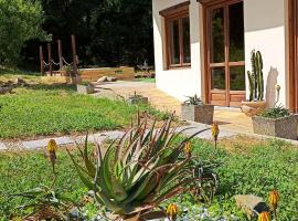 Resort Ai Margini del Bosco nel Basso Monferrato - Piscina Idromassaggio - Free Parking e Free Wifi，位于Masio的酒店