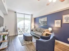 1BR ROOFTOP POOL-10 MIN WALK TO BEACH