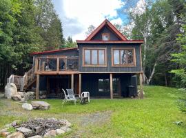 Rustic Cottage by the Lake，位于Nominingue的酒店
