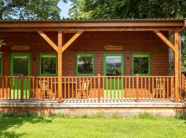 Marcassie Farm Lodges - Blackthorn Studio，位于福里斯的酒店