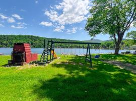 Lake St. Catherine Cottage - Red Across，位于Wells的酒店