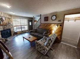 Rose Rock Mountain View - Pet Friendly - Fireplace - WiFi - Hot Tub - Washer - Dryer