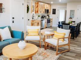 Creekside Cabins Hickory Stay w views near Lava，位于McCammon的酒店