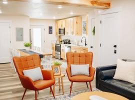 Creekside Cabins- Birch stylish stay w views，位于McCammon的酒店