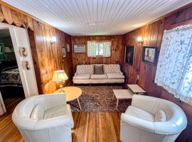 Lake St. Catherine Cottage - Corner Pink，位于Wells的酒店