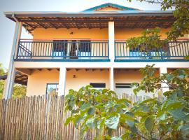 Loft Baru, Romântico e amplo, com ar cond conforto e natureza - 4min do centro，位于卡瓦坎特的乡村别墅