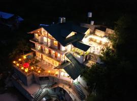 Trimounts-A Boutique Hotel & Wellnes Center in Tirthan Valley，位于本贾尔的酒店