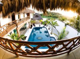 Hotel Boutique Punta Jamaica，位于阿卡普尔科的带停车场的酒店