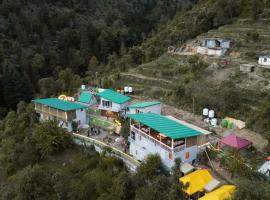 The Rare One's Mukteshwar - Resort & Cafe，位于穆克缇斯瓦的豪华帐篷营地