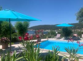 Villa Kristina Rab，位于苏佩塔斯卡德拉加的带按摩浴缸的酒店