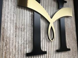 Hotel Majestic，位于伏罗拉的酒店