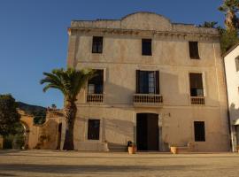 Can Rovira - Stunning Neoclassical Mansion, Just 20 min drive from Barcelona City Center, Ideal for groups and families，位于阿莱利亚的酒店
