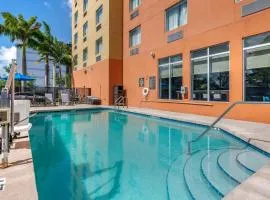 劳德代尔堡机场南及邮轮港口康福特套房酒店