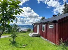 Cabin with great view close to town and ski area