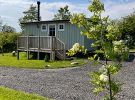 Rosemary Shepherds Hut, Clay Bank Huts，位于Ingleby的酒店