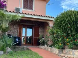 Villetta MP casa sviluppata su due piani con doppia veranda e parcheggio privato