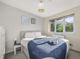 Secret Garden House with Free Parking By My Getaways