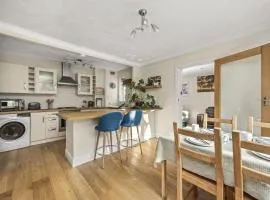 Secret Garden House with Free Parking By My Getaways