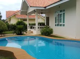 HuaHin Villa quiet with swimming pool