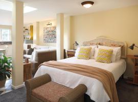 Steeple View - Romantic Wye Valley Country House Studio Apartment - Dog Friendly，位于纽兰的酒店