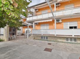 Apartmani Danica Banjol，位于班约勒的酒店