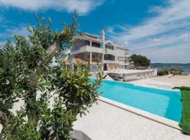 Villa Lavanda - family friendly, beachfront