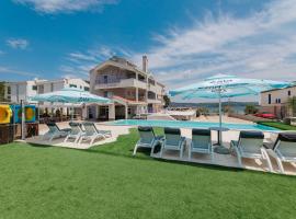 Villa Lavanda - family friendly, beachfront，位于帕什曼的酒店