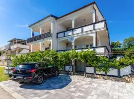 2 Bedroom Awesome Apartment In Rtina