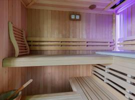 Holiday Home in Friesland near Canal & Lake，位于Schuilenburg的Spa酒店