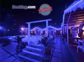 Hotel The GR -Most Awarded Property In North Goa，位于Goa的酒店