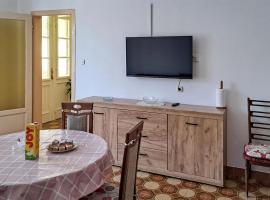 Lovely Apartment In Pula With Wifi，位于罗波里卡的酒店