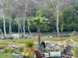 Sequoia River Front Cabins，位于三河城的酒店