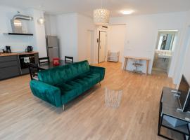 Lagoon Park Apartments with Beach View，位于布加勒斯特的酒店