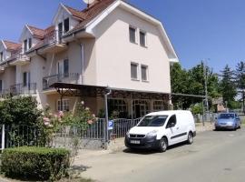 Start Panzió-Étterem，位于豪伊杜索博斯洛的酒店