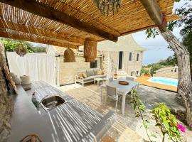 Villa Tilda，位于Argyr&aacute;tika的带泳池的酒店