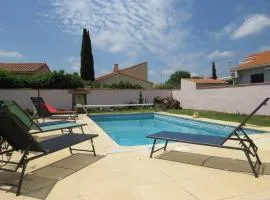 Villa familiale piscine privée 6 personnes Proche plage 6PC7