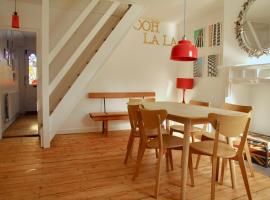 Barnacle Drift - a stylish Whitstable cottage，位于惠茨特布尔的酒店