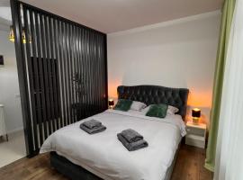 Uve Residence & Spa，位于皮亚特拉-尼亚姆茨的带泳池的酒店