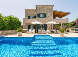 Villa Petmat - with private pool and 6 bedrooms，位于杜布罗夫尼克的酒店