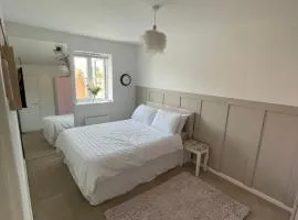 Room in house close to Dover port