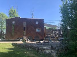 TINY HOUSE & SPA，位于Faycelles的酒店