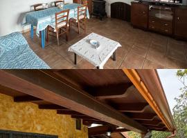 L'Uliveto HOLIDAY HOUSE -Casa Vacanze Indipendente-，位于穆拉沃拉的酒店