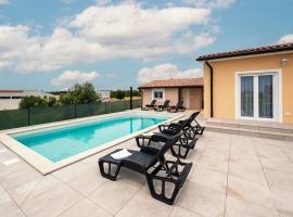 Holiday Home Seaside Serenity，位于加利扎纳的酒店