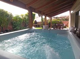 Villa au calme 6 à 8 pers avec jacuzzi et salle fitness，位于Gigean的酒店
