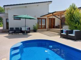 Village Romantic Apartments by Český Krumlov - adults only，位于Střížov的酒店