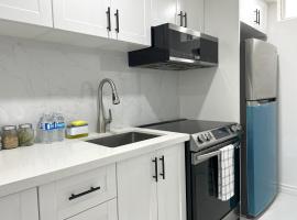 Contemporary Private Basement Suite，位于马卡姆的酒店